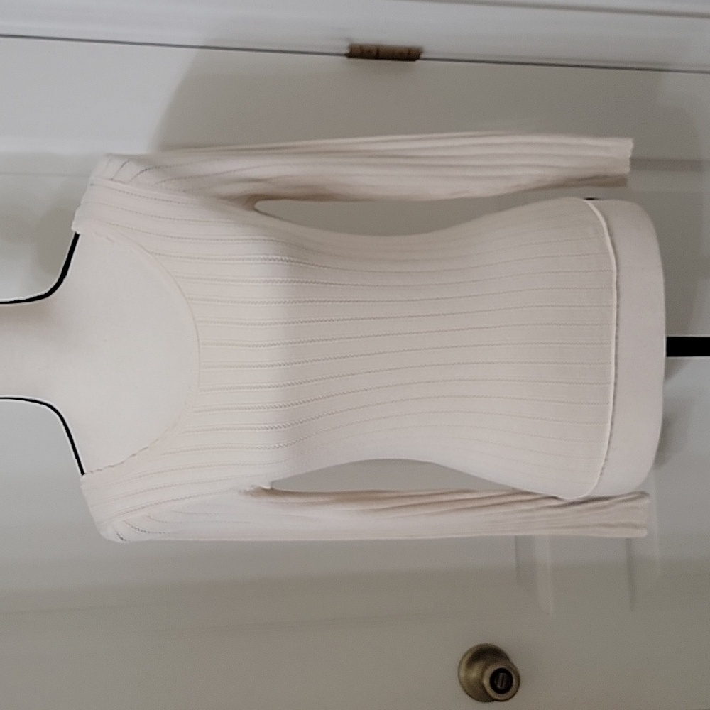 Nicole Miller Size XS Cream Colored Knit Long Sleeve Pullover Shirt.  EUC
